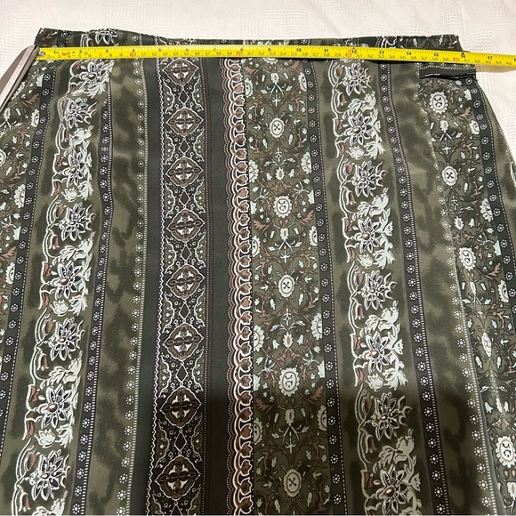 $5🔥 Vintage lightweight maxi wrap skirt from Easywear Clothing. - Picture 4 of 7